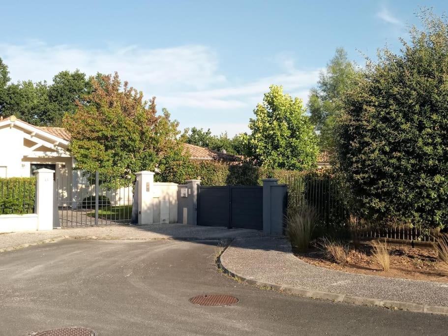 Petite Maison Avec Jardin Entre Lac Et Village Hourtin Luaran gambar
